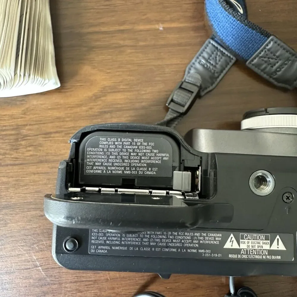 Sony Mavica MVC-FD88 Digital Still Camera Battery Charger Floppy Disk WORKS
